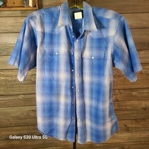 Wrangler Blue and White Checkered Button-Down Shirt